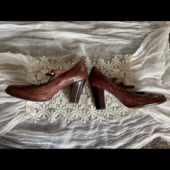 Frye T-Strap Mary-Jane Cognac Brown - Size 6 - Picture 6 of 9